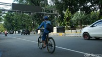 Beberapa jalan tersebut diantaranya Jalan Medan Merdeka Barat, Jalan Hayam Wuruk, Jalan Gajah Mada, Jalan Majapahit, Jalan Pintu Besar Selatan, Jalan Jenderal Sudirman, Jalan Sisingamaraja, Jalan Panglima Polim, Jalan Suryopranoto,  Jalan Moh. Husni Thamrin, jalan Fatmawati (simpang Jalan Ketimun 1- simpang Jalan TB Simatupang, Jalan Balikpapan, Jalan Kyai Caringin, Jalan Tomang Raya, Jalan Jenderal S. Parman (simpang Jalan Tomang Raya-simpang Jalan Gatot Subroto), Jalan Gatot Subroto, Jalan MT Haryono, Jalan DI Panjaitan, Jalan Jenderal A. Yani (simpang Jalan Bekasi Timur Raya-simpang Jalan Perintis Kemerdekaan), Jalan Pramuka, Jalan Salemba Raya, Jalan Kramat Raya, Jalan Pasar Senen, Jalan Gunung Sahari dan Jalan HR Rasuna Said.