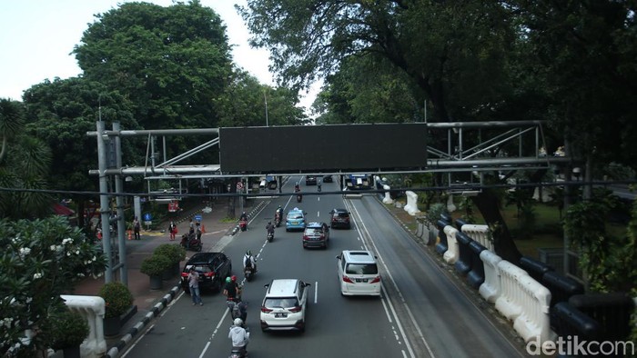 Pemprov DKI Jakarta bakal menerapkan sistem pengendalian lalu lintas jalan berbayar pada jaringan tertentu atau kawasan tertentu. Penasaran?