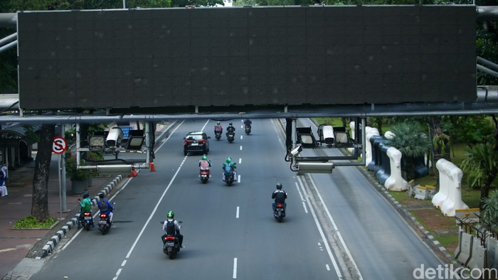 Pemprov DKI Jakarta bakal menerapkan sistem pengendalian lalu lintas jalan berbayar pada jaringan tertentu atau kawasan tertentu. Penasaran?
