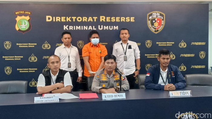 Pembunuh ART di Cipayung berhasil ditangkap polisi. Diberitakan sebelumnya, seroang ART dibunuh di rumah majikannya di kawasan Cipayung, Jakarta Timur.