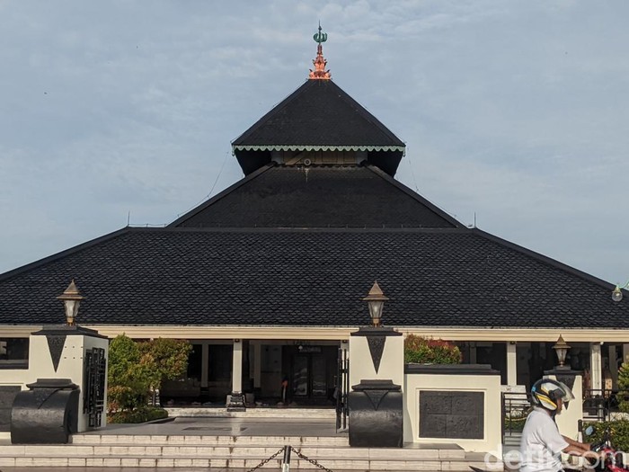 Suasana Masjid Agung Demak, Senin (9/1/2023).