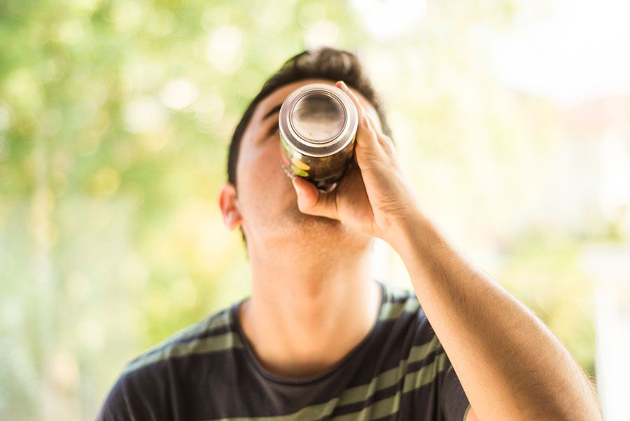 Terlalu Banyak Konsumsi Minuman Berenergi, Bisa Picu Kebotakan untuk Pria