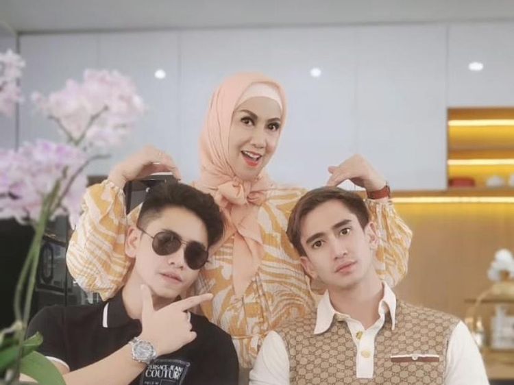 Momen Kuliner Venna Melinda, Bareng Anak dan Ferry Irawan