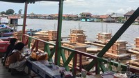 Pemandangan yang dinikmati saat makan coto.