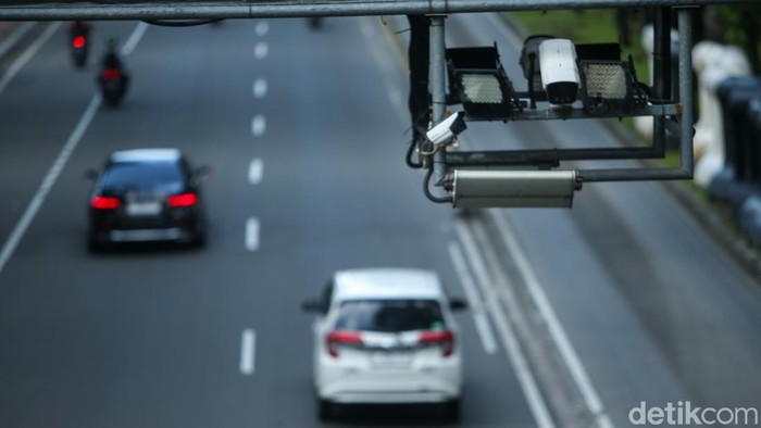 Waktu Penerapan Jalan Berbayar di Jakarta Efektif Setiap Hari Jam 05.00-22.00 Melintas di sejumlah ruas jalanan Jakarta bakal berbayar. Untuk waktunya mulai dari pukul 05.00 sampai 22.00 WIB.