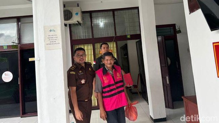 Yantono saat ditahan Kejari Asahan.