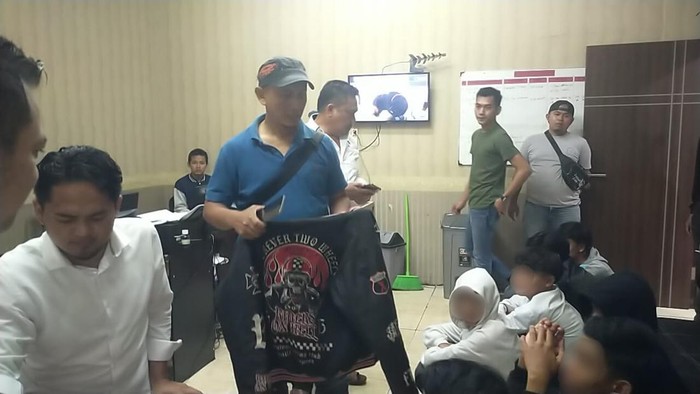 Anggota Tim Sancang mengamankan pelaku geng motor yang meresahkan di Garut.