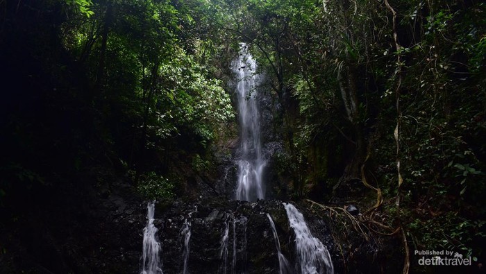 Pemandangan air terjun sungai kandi