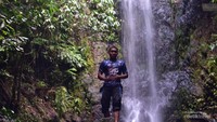 Berfose di air terjun sungai kandi