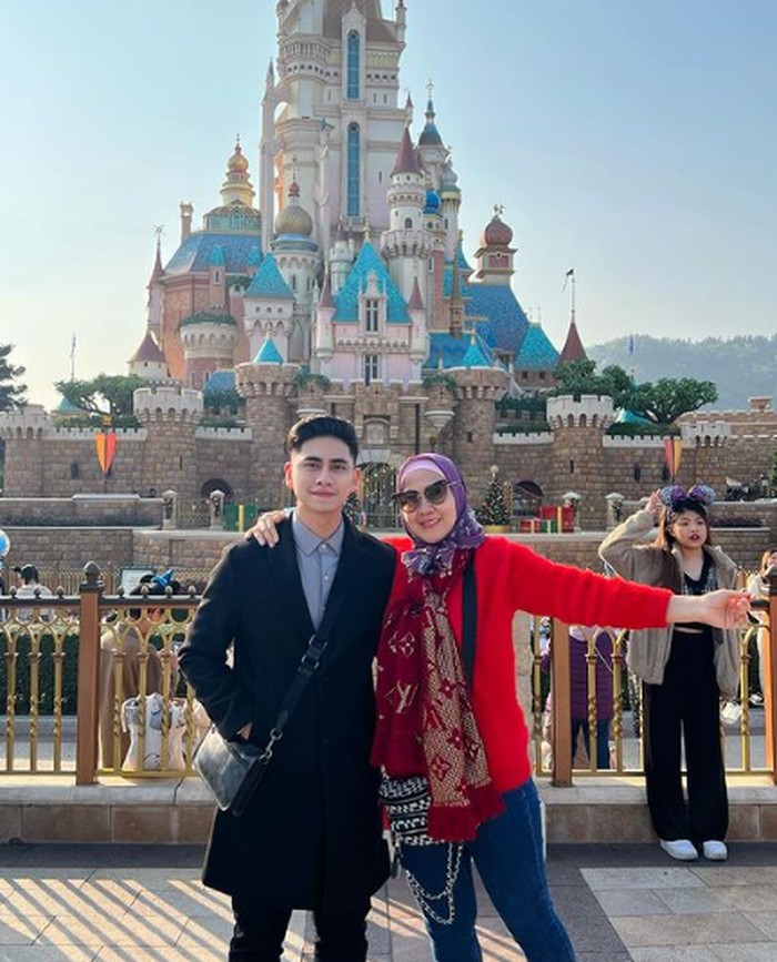 Athalla Naufal 10 Momen Hangat Athalla Nauval Kulineran Bareng Venna Melinda