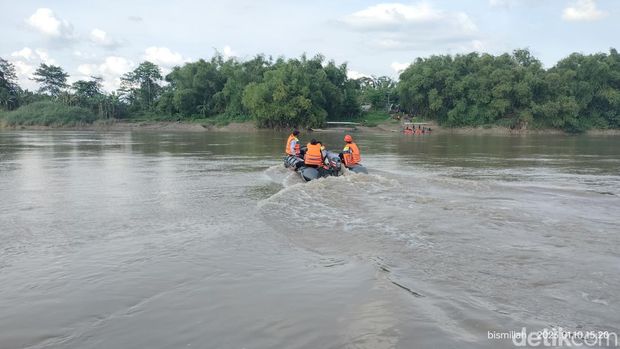 bapak anak tercebur bengawan solo