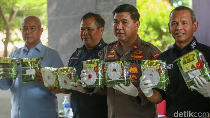Bareskrim Polri Gagalkan Penyelundupan 50 Kg Sabu dari Malaysia Dittipidnarkoba Bareskrim Polri mengungkap kasus peredaran narkotika jenis sabu seberat 50 kilogram dari Malaysia. Dalam kasus ini, total 10 orang yang ditangkap.