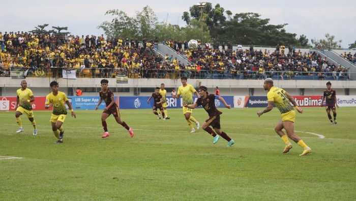 Laga tunda pekan ke-6 Liga 1 2022/2023 antara barito Putera melawan PSM Makassar berakhir imbang 1-1.
