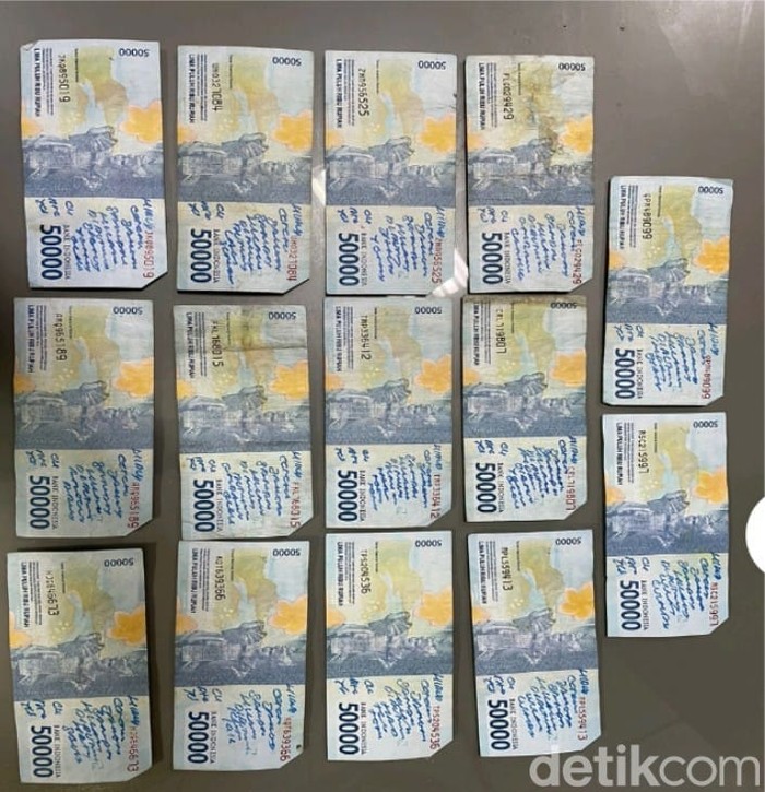 Bukti uang rusak yang digunting Rochmad dan disetor lagi ke ATM