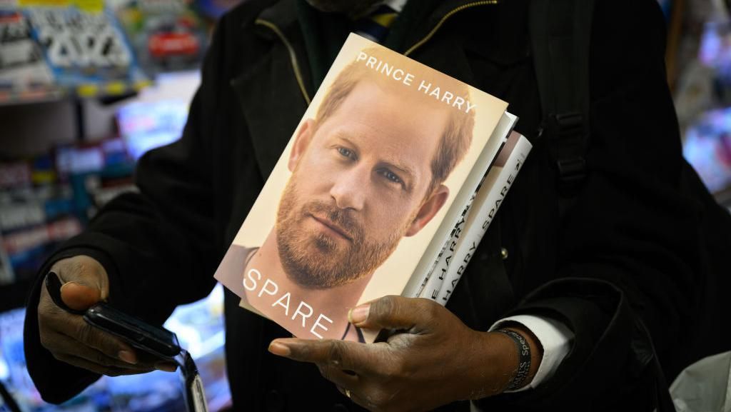 Pangeran Harry Klaim Istana Buckingham Berusaha Merusak Bukunya