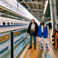 BCL dan Noah juga terlihat menaiki transportasi umum berupa kereta saat berada di sana. Tak lupa keduanya berfoto bersama untuk mengabadikan momen mereka. Foto: Instagram/@bclsinclair