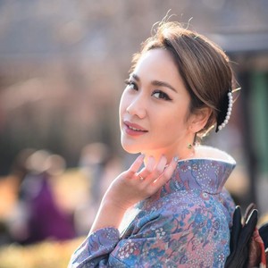 8 Gaya Stylish BCL Liburan di Jepang, Cantik Mempesona Pakai Kimono