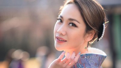 8 Gaya Stylish BCL Liburan di Jepang, Cantik Mempesona Pakai Kimono