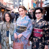 Penampilan BCL saat mengenakan kimono berhasil mencuri atensi dan banjir pujian dari netizen. Tak sedikit yang mengatakan jika BCL terlihat begitu cantik dan cocok mengenakan kimono tersebut. Foto: Instagram/@bclsinclair