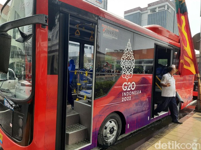 Bus Listrik Trans Semanggi yang kini berhenti beroperasi di Surabaya
