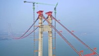 Pemandangan dari udara menunjukkan jembatan Sungai Yangtze di Nanjing, Jiangsu, China, Senin (9/1/2023).