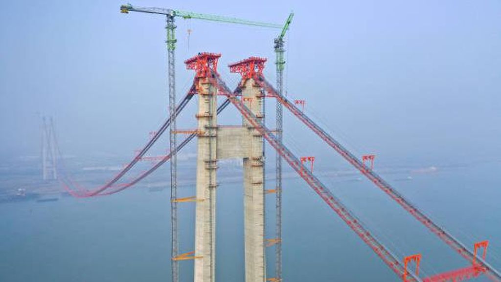 China Bakal Punya Jembatan Gantung Terbesar Kedua di Dunia