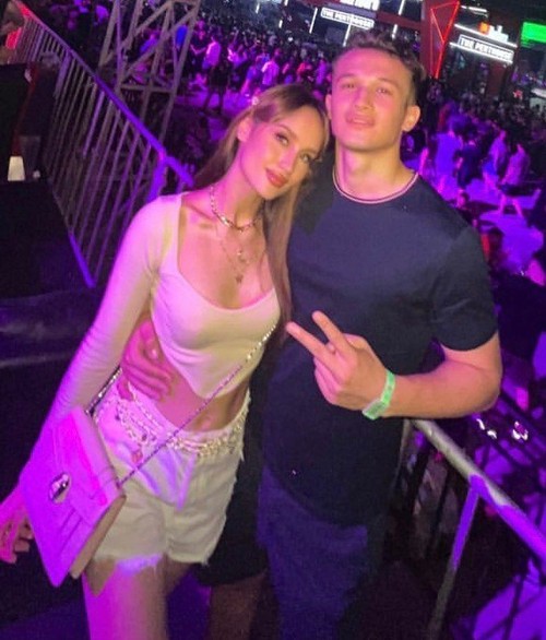 Cinta Laura dan Arya Vasco