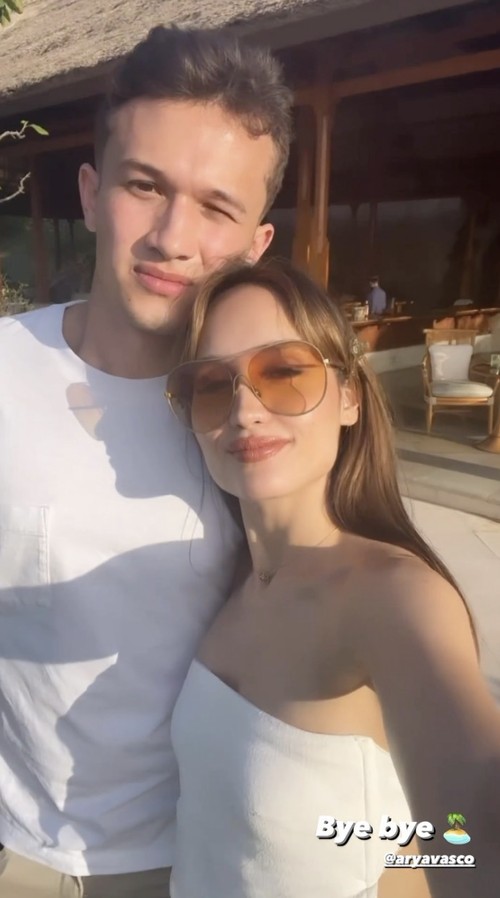 Cinta Laura dan Arya Vasco