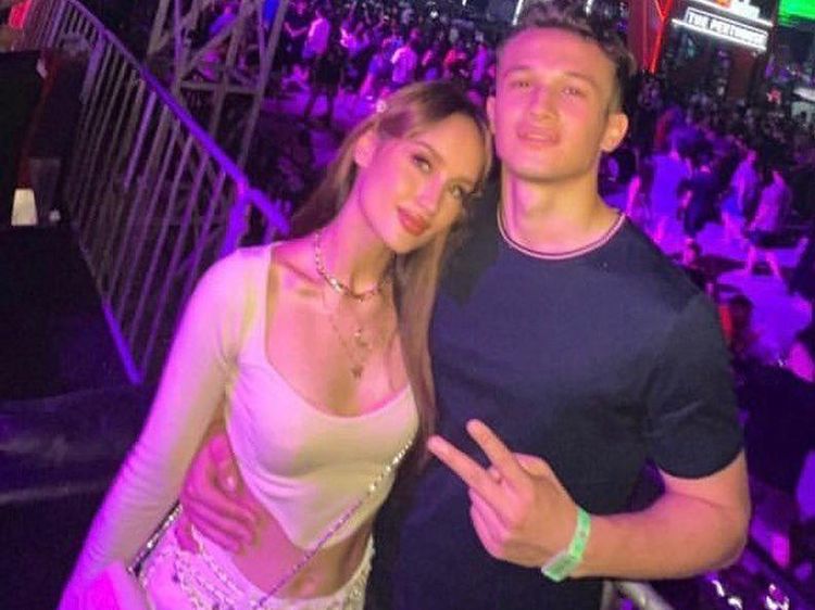 Quality Time Cinta Laura dan Arya Vasco: Nonton sampai Masak Bareng