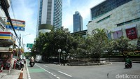 Pantauan detikcom di lokasi, Selasa (10/1/2023) pukul 13.00 WIB, kawasan tersebut sepi dari PKL. 