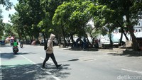 Warga berharap Pemerintah Kota Jakarta Pusat menyediakan lokasi alternatif bagi para PKL di kawasan itu.