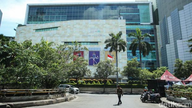 Kawasan Kebon Kacang di Tanah Abang, Jakarta Pusat, mulai steril dari PKL, Selasa (10/1/2023). Kini, tak tampak lagi PKL menjamur di kawasan yang terletak dekat Mal Grand Indonesia (GI) dan Plaza Indonesia (PI) itu.