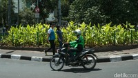 Sebelumnya Pemkot Jakpus berencana membangun skybridge di Jalan Kebon Kacang. Pembangunan skybridge itu dilakukan karena marak parkir liar hingga pedagang kaki lima (PKL) di sekitar Grand Indonesia.