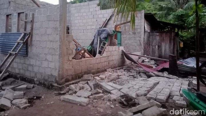 Dampak gempa M 7,5 Maluku di Tanimbar
