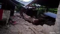 Sejumlah rumah warga mengalami kerusakan yang cukup parah, sejumlah bangunan bahkan rata dengan tanah. (Foto: dok. BNPB)