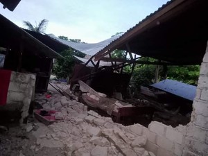 400 Warga Desa Watui Maluku Mengungsi ke Gunung Usai Gempa M 7,5