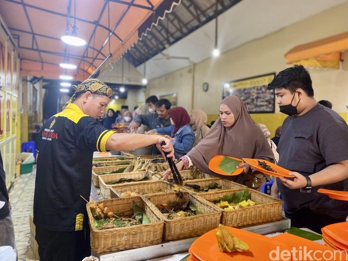 Dijamin Kenyang! 5 Rumah Makan Prasmanan Sunda Ini Punya Puluhan Lauk