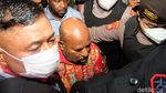 Dikawal Ketat, Lukas Enembe Tiba di RSPAD Gatot Soebroto