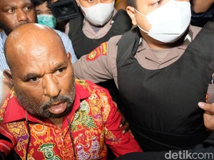 5 Fakta Lukas Enembe Ditangkap KPK Saat Makan Papeda