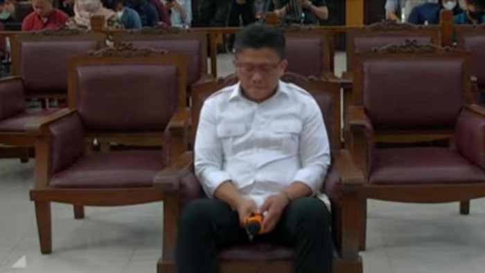 Ferdy Sambo menangis di sidang (dok. TV Pool)