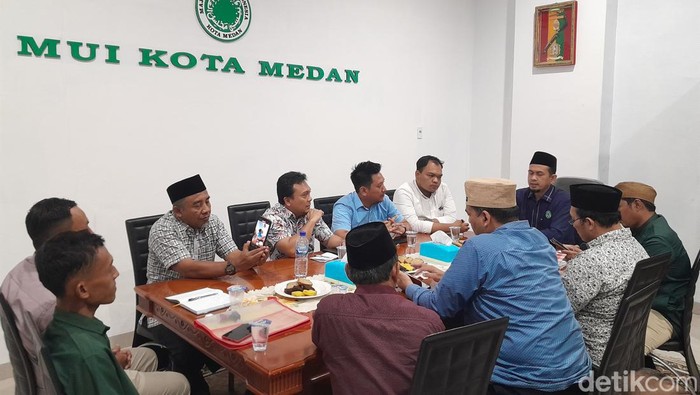 FMJM mengadu ke MUI untuk menceramahi Bobby Nasution soal median Jalan Karya Wisata.