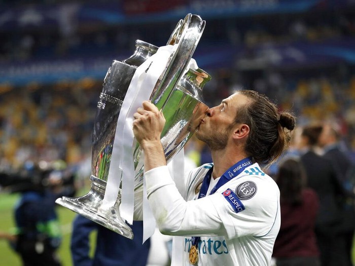 FILE -  Real Madrid's Gareth Bale celebrates with the trophy after winning the Champions League Final soccer match between Real Madrid and Liverpool at the Olimpiyskiy Stadium in Kiev, Ukraine, Saturday, May 26, 2018. (AP Photo/Pavel Golovkin, File)