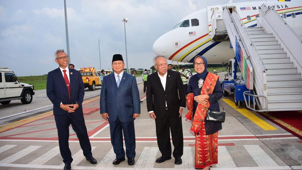 Gaya Basuki dan Prabowo Antar Kepulangan PM Malaysia Anwar Ibrahim