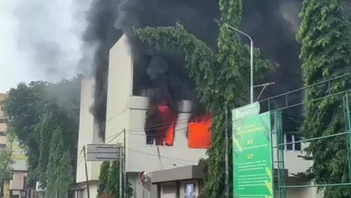 Gedung riset Politeknik Sriwijaya, Palembang, Terbakar. (Foto: Istimewa)