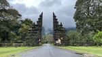 Ingat, Cuma Foto di Depan Gerbang Handara Bali Ini Bayar Rp 20.000