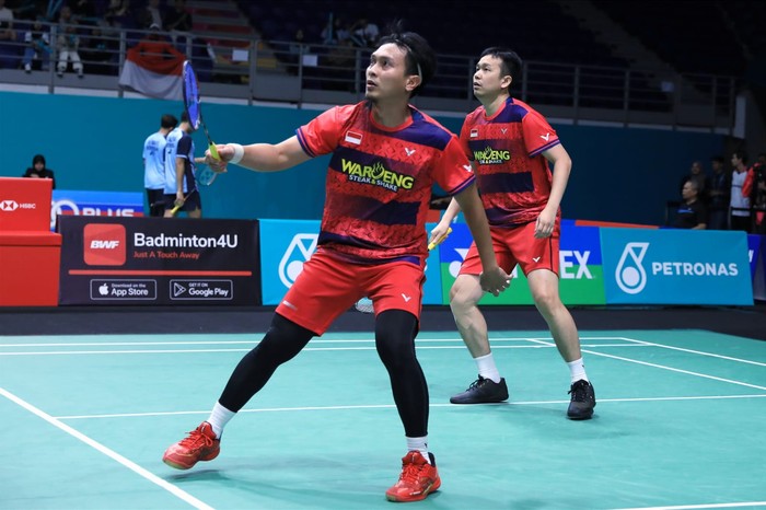 HendraSetiawan/Mohammad Ahsan yang harus bertarung tiga gim sebelum akhirnya mengalahkan He Ji Ting/Zhou Hao Dong asal China. Ahsan/Hendra menang dengan skor 19-21, 21-8, 21-13.