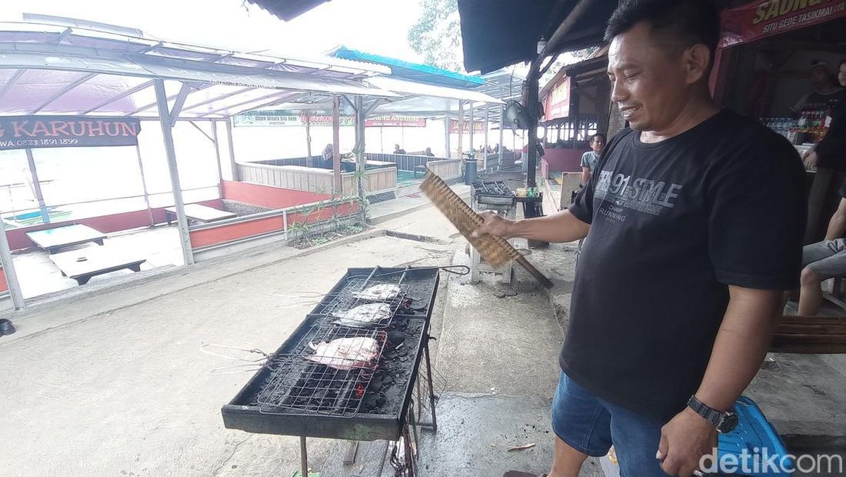 Nikmatnya Makan Ikan Bakar di Tepi Situ Gede Tasikmalaya