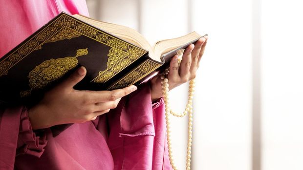 Ilustrasi membaca Al-Qur'an
