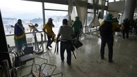 Dilansir dari Reuters, sekitar 3.000 orang terlibat dalam demonstrasi dan kerusuhan ini.  