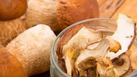 Jamur porcini banyak ditemukan pada hutan-hutan di Eropa. Jamur ini begitu populer di Italia sehingga harga jualnya dibanderol Rp 2,1 juta. Foto: Grocycle